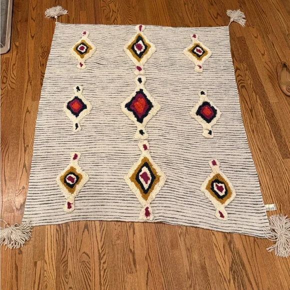 Anthropologie anya tufted Throw Blanket - Picture 2 of 4